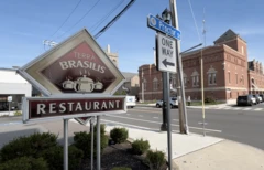 Letreiro do restaurante "Terra Brasilis" na cidade de Framingham