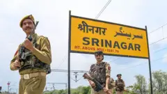 श्रीनगर में पुलिस