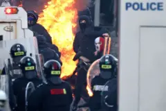 Disturbios en la ciudad de Belfast, Irlanda del Norte, en Reino Unido