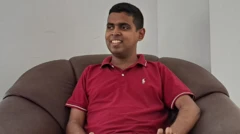 ඉසුරු මහේෂ් පණ්ඩිත උපන්නේ මීට වසර 27කට පෙර ගාල්ල දිස්ත්‍රික්කයේ, තෙලිකඩ නම් ග්‍රාමයේදී ය.