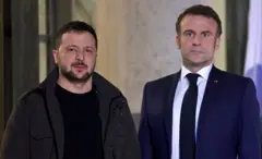 ফ্রান্সের প্রেসিডেন্ট ইমানুয়েল ম্যাক্রোঁ এবং ইউক্রেনের প্রেসিডেন্ট ভলোদিমির জেলেনস্কি-- ফাইল ছবি।