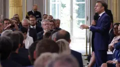 امانوئل مکرون در جمع شهرداران سخنرانی کرد