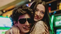 Mikey Madison e Mark Eydelshteyn em 'Anora'