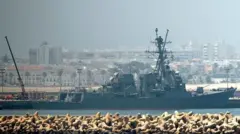 Un buque de guerra atracado en la base naval hispano-estadounidense de Rota, en el sur de España, en junio de 2025.