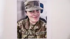 Sarah Beckstrom, de uniforme