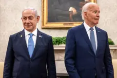 رئيس الوزراء الإسرائيلي بنيامين نتنياهو (يسار) يلتقي الرئيس الأمريكي جو بايدن