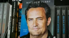 Portada de las memorias de Matthew Perry