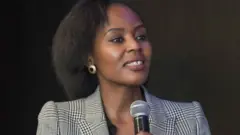 Thabi Leoka, aha akaba yafotowe mu  2019, yabaye umusobanuzi azwi cane akongera akaba n’umuhinga mu bijanye n’ubutunzi muri Afrika y’Epfo