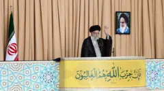 علی خامنه‌ای 