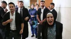 والدة إياد حلق تصرخ بعد قرار المحكمة