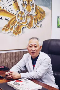 Park Soo-hyun (58), Korea's first defector from North Korea and an oriental medicine doctor