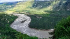 برہمپتر دریا کو چین میں یارلنگ سانگپو کہا جاتا ہے