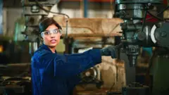 બીબીસી ગુજરાતી બજેટ 2025 નાણામંત્રી સીતારમણ બેરોજગારી અર્થતંત્ર