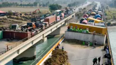 Islamabad: abamushigikiye bashwabadutse gusaba ko apfungurwa.