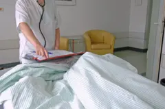 Кыргызстанда үч күн аралыгында эле эки жаштагы наристе ооруканада чарчап, эгиз төрөгөн 22 жаштагы келин төрөтканада көз жумду