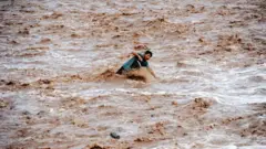 Mu mwaka wa 2023, habaye imyuzuri 164 yahitanye ibihumbi amajana