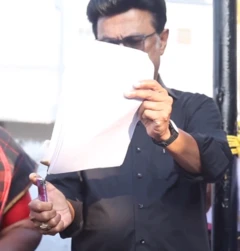 மசோதா நகலை எரிக்கும் ஸ்டாலின்