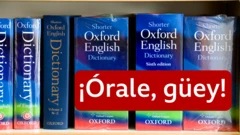 Diccionarios Oxford con las palabras ¡Órale, güey! sobreimpresas.