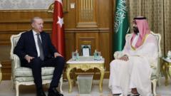 Erdoğan Mekke'de: Türkiye, Suudi Arabistan ve Pakistan 'üçlü savunma anlaşması imzalıyor' haber görseli