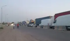 Ўзбек Қозоқ чегарасида кутиб қолган автомобиллар