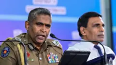 පොලිස්පති ප්‍රියන්ත වීරසූරිය සහ මහජන ආරක්ෂක අමාත්‍ය ආනන්ද විජේපාල