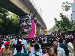এই মোটিফ নিয়ে সবচেয়ে বেশি বিতর্ক হয়েছে এবার