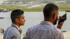 ফোনে নজরদারির বিষয়টি ২০০১ সাল থেকে থাকলেও গত দেড় দশকে এর অপব্যবহার নিয়ে উদ্বেগের জায়গা বেড়েছে 