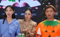 Từ trái sang: Hoa hậu Thùy Tiên, Hằng Du Mục, Quang Linh Vlogs trong một buổi livestream giới thiệu kẹo rau củ Kera
