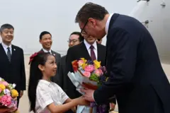 Vučiću je priređen doček na aerodromu