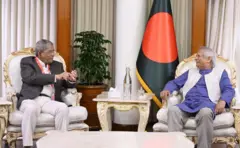 বিএনপি মহাসচিব মির্জা ফখরুল ইসলাম আলমগীর ও প্রধান উপদেষ্টা অধ্যাপক মুহাম্মদ ইউনূস। 