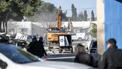 بدأت إسرائيل بهدم مباني وكالة الأمم المتحدة لإغاثة وتشغيل اللاجئين الفلسطينيين في الشرق الأدنى (الأونروا) في القدس الشرقية في 20 يناير/كانون الثاني 2026، بعد حظر أنشطة الوكالة في يناير/كانون الثاني 2026.