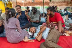 ஜூன் 20ஆம் தேதி, தங்களது ஆரம்பக்கட்ட கோரிக்கைகளுக்கு அரசிடம் பதில் கிடைக்கவில்லை என்று கூறி காலவரையற்ற போராட்டத்தை காக்ரோச் ஜனதா கட்சி தொடங்கியது.