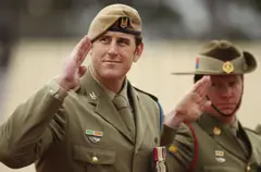 Benjamin Roberts-Smith participa en una marcha durante un servicio conmemorativo del Día ANZAC en el Monumento Conmemorativo de Guerra de Australia, el 25 de abril de 2014 en Canberra, Australia.