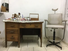 Waldirene foi manicure durante toda a vida; formada em contabilidade, ela não pôde trabalhar na área por ter sido proibida de alterar o nome de nascimento