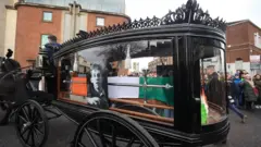 Похороны Шейна Макгоуэна 