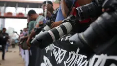 বাংলাদেশে সাংবাদিকদের পেশাগত নিপীড়ন-বঞ্চনার অভিযোগ নতুন নয়