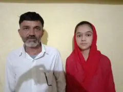 પિતા સનેવર ખાન સાથે દીકરી અરનાઝબાનુ