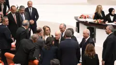 MHP Genel Başkanı Devlet Bahçeli, TBMM'nin yeni yasama yılının açılışında DEM Partililerle tokalaştı