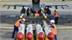 በታይዋን በኤፍ-16 ሚሳይሎች ሲጫኑ