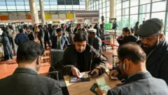 پاسپورٹ کنٹرول 