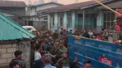 မတ် ၇ ရက်က ကွတ်ခိုင်မြို့ပေါ် KIA ဆက်ဆံရေးရုံးထဲ အချေအတင်ဖြစ်ခဲ့တဲ့မြင်ကွင်း 