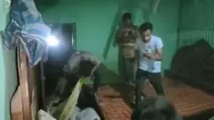 টাঙ্গাইলের সখিপুরে একটি বাড়িতে হামলা ও ভাংচুরের ঘটনার ভিডিও ভাইরাল হয়েছে