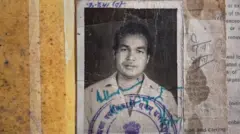 Dayanand Gosain yiyise umuhungu w’umutunzi abana nawe imyaka 41