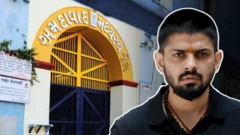 लॉरेन्स बिश्नोई सध्या साबरमती कारागृहात आहे.