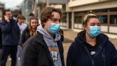 Студенти Кентського університету у масках