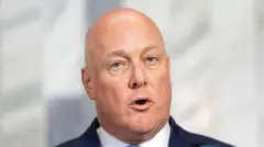 प्रधानमंत्री क्रिस्टोफर लक्सन