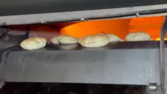 خبز على الآلة