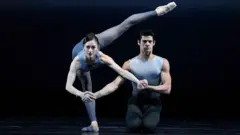 Marianela Núñez e Thiago Soares na produção de After the Rain, de Christopher Wheeldon, pelo Royal Ballet, na Royal Opera House Covent Garden, em Londres.