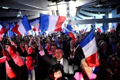 مؤيدو أقصى اليمين في فرنسا يحتلفون بالنتيجة