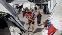 أطفال نازحون في غزة